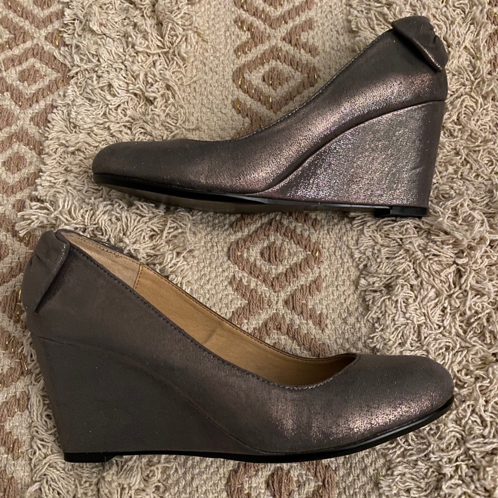 Report Metallic Bow Locklyn Wedges